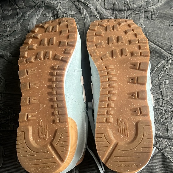 New balance size 7Y(9W) - Picture 2 of 4